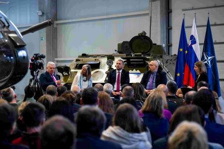 PVZ_NATO__7RV2047_okrogla miza 2